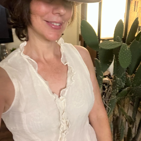 Size large 100% silk sleeveless blouse. Love this - Picture 5 of 5